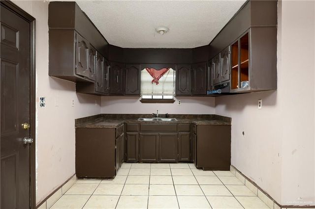 1202 W I Street, Mission, TX 78572