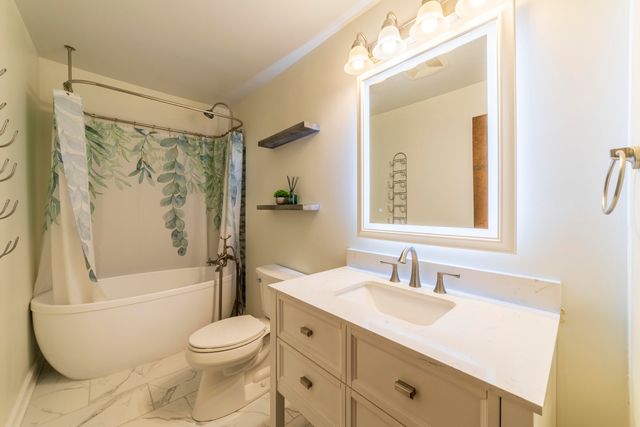 1051 W 129th Avenue, Crown Point, IN 46307