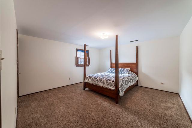 1051 W 129th Avenue, Crown Point, IN 46307