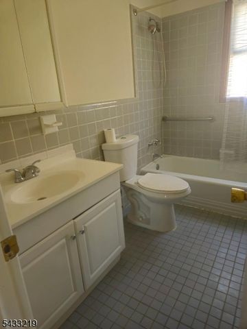 37 Linden Rd, Wayne Twp., NJ 07470