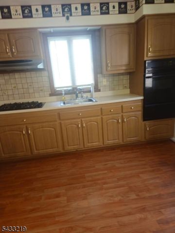 37 Linden Rd, Wayne Twp., NJ 07470