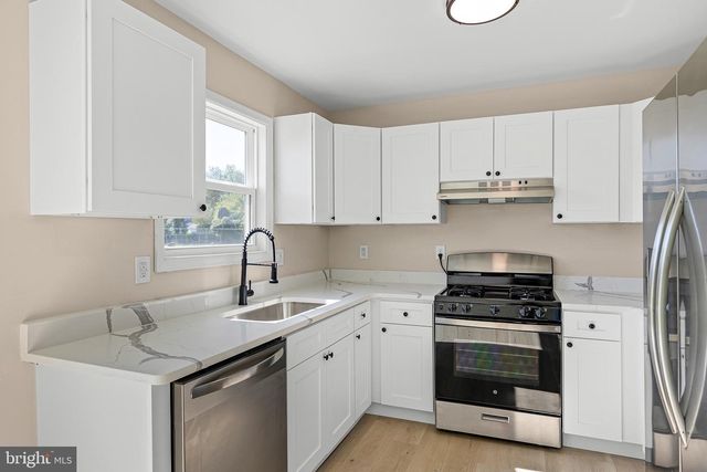 8 BERGEN CT, Newark, DE 19702