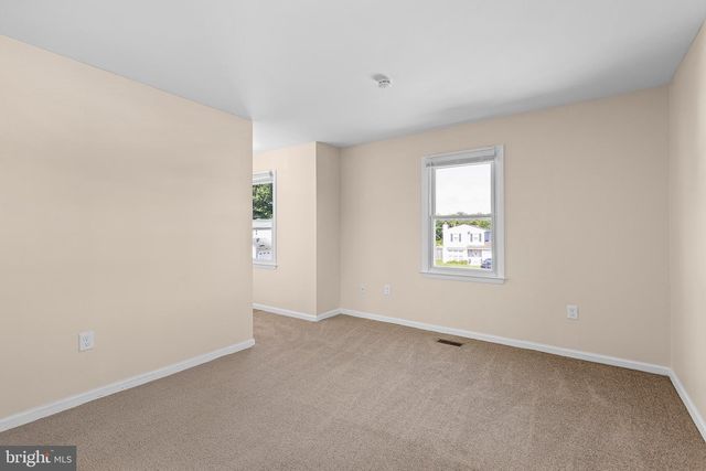 8 BERGEN CT, Newark, DE 19702