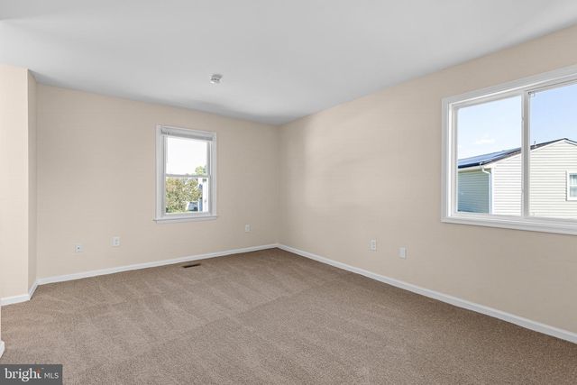 8 BERGEN CT, Newark, DE 19702