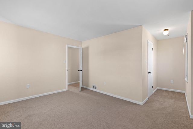 8 BERGEN CT, Newark, DE 19702