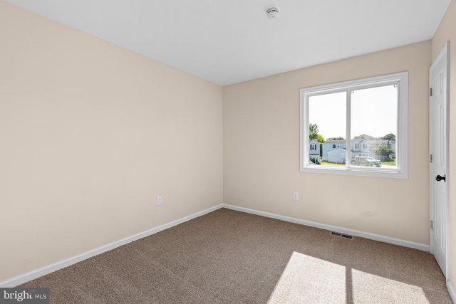 8 BERGEN CT, Newark, DE 19702