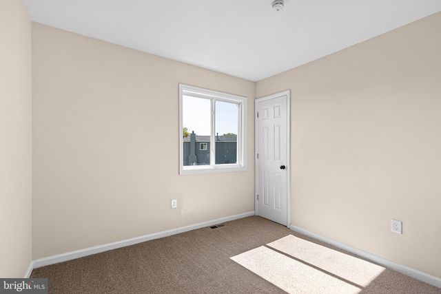8 BERGEN CT, Newark, DE 19702