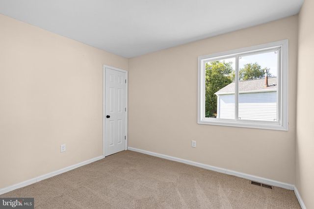 8 BERGEN CT, Newark, DE 19702