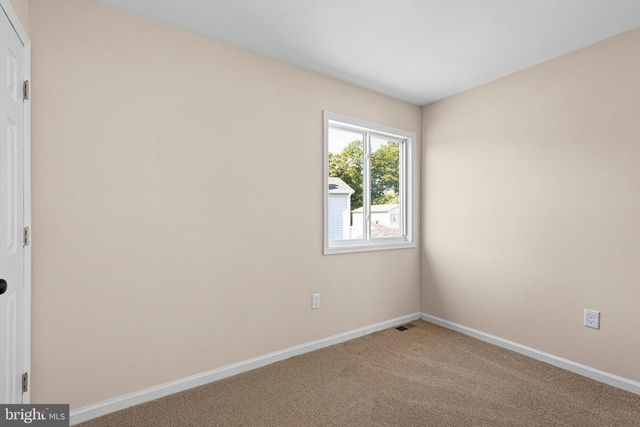 8 BERGEN CT, Newark, DE 19702