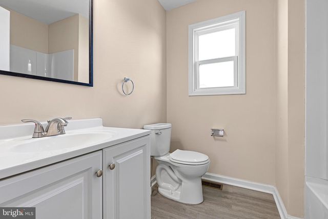 8 BERGEN CT, Newark, DE 19702