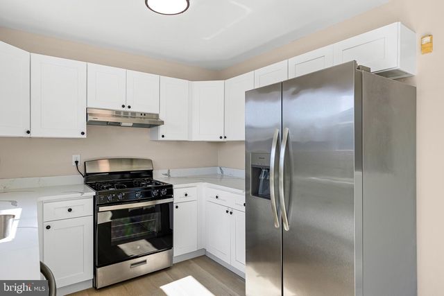 8 BERGEN CT, Newark, DE 19702