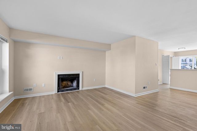 8 BERGEN CT, Newark, DE 19702