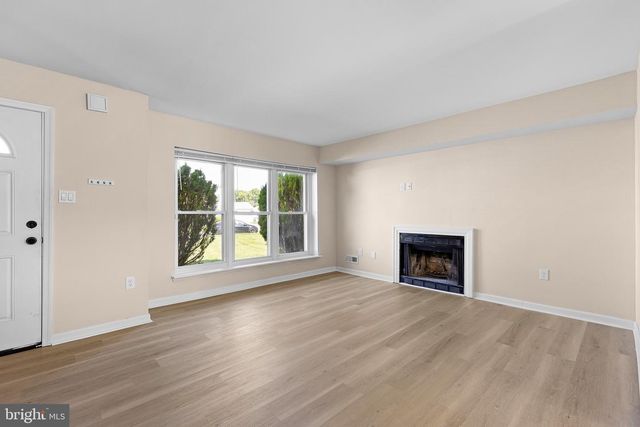 8 BERGEN CT, Newark, DE 19702