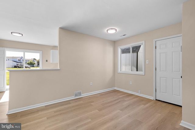 8 BERGEN CT, Newark, DE 19702