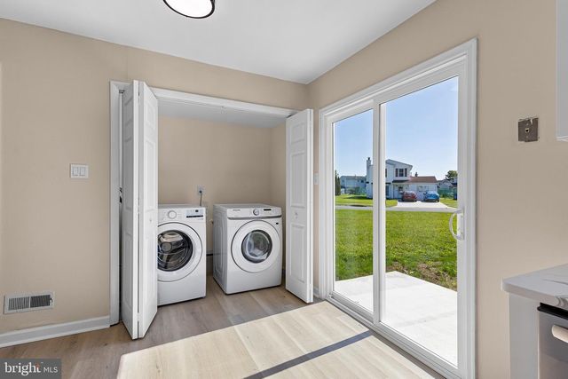 8 BERGEN CT, Newark, DE 19702