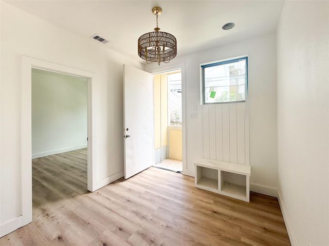 1122 W 17th Street F, Houston, TX 77008