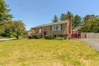 9 Oakland Rd, Pepperell, MA 01463
