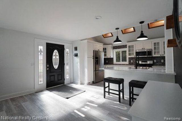 8819 LAGOON Drive, Hamburg Township, MI 48116