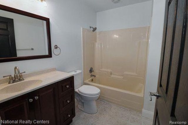 8819 LAGOON Drive, Hamburg Township, MI 48116
