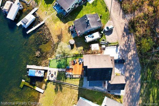 8819 LAGOON Drive, Hamburg Township, MI 48116