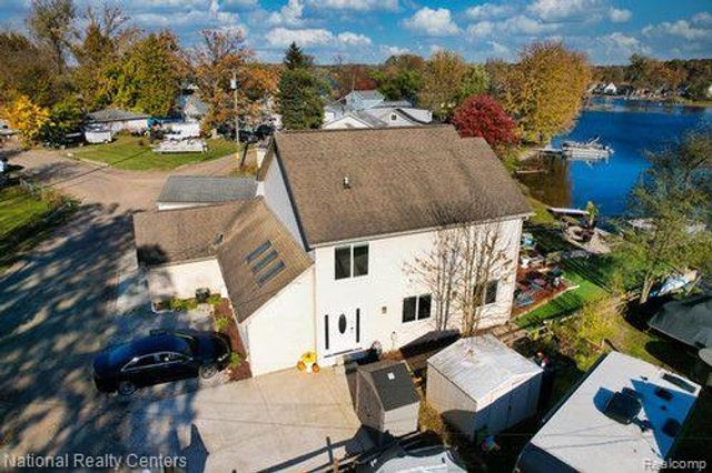 8819 LAGOON Drive, Hamburg Township, MI 48116