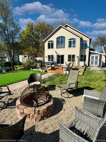 8819 LAGOON Drive, Hamburg Township, MI 48116
