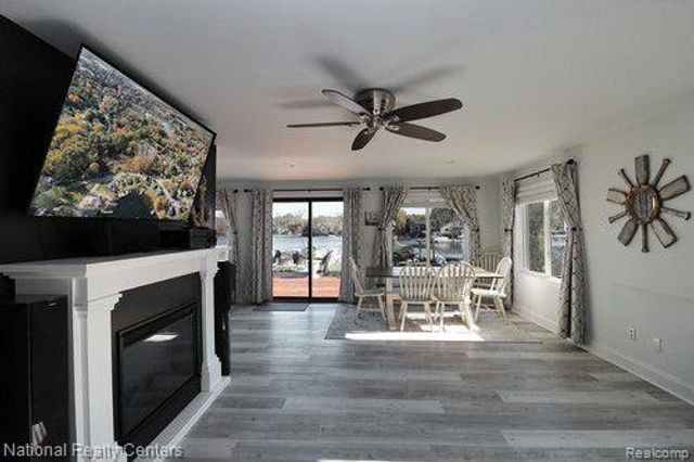 8819 LAGOON Drive, Hamburg Township, MI 48116
