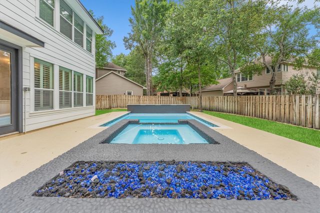 143 Velvet Grass Court, The Woodlands, TX 77382