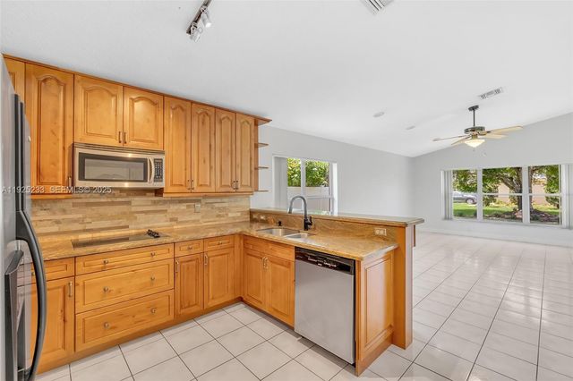 326 SW 162nd Ave, Pembroke Pines, FL 33027