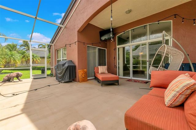 326 SW 162nd Ave, Pembroke Pines, FL 33027