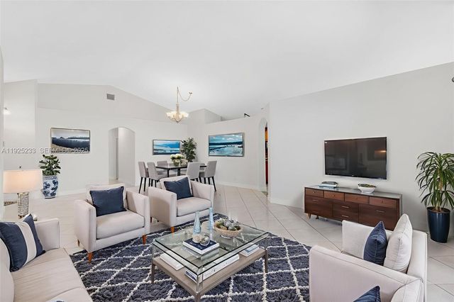 326 SW 162nd Ave, Pembroke Pines, FL 33027