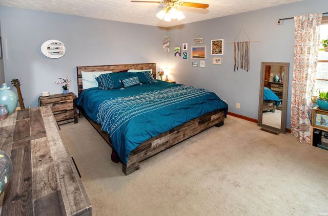 1434 Sandalwood Court, Evansville, IN 47720