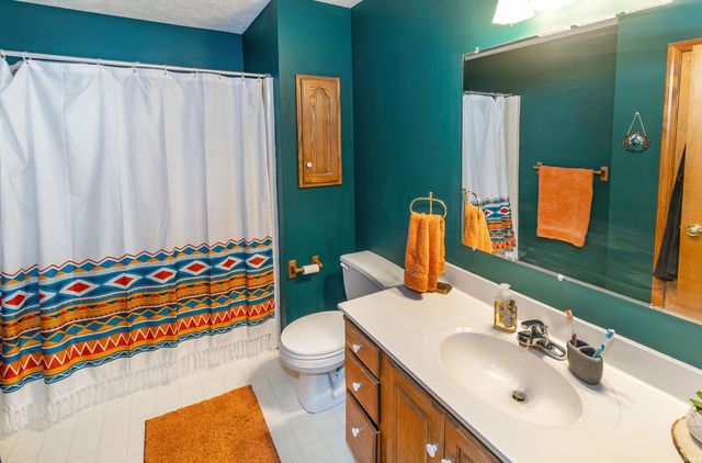 1434 Sandalwood Court, Evansville, IN 47720