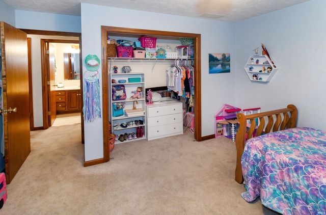 1434 Sandalwood Court, Evansville, IN 47720