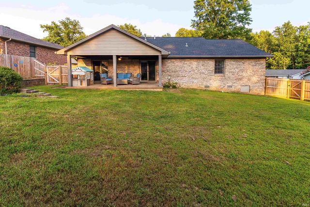 1434 Sandalwood Court, Evansville, IN 47720