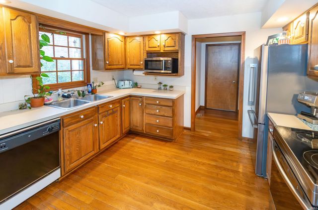 1434 Sandalwood Court, Evansville, IN 47720