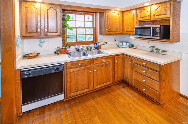1434 Sandalwood Court, Evansville, IN 47720