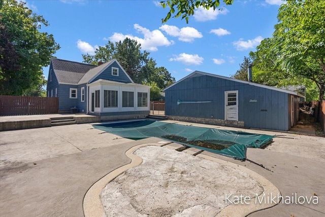850 Upton Avenue, Springfield City, MI 49037