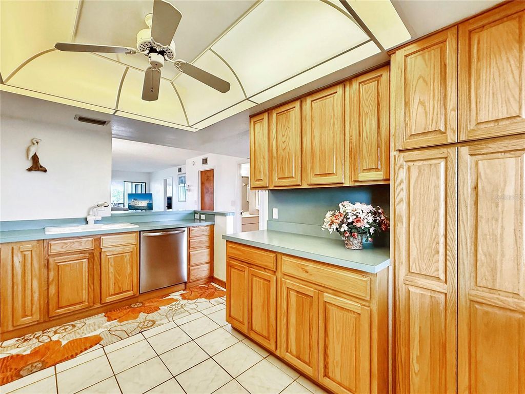 Image 11 of property listing at 9604 CORTEZ ROAD W 421, Bradenton, FL 34210