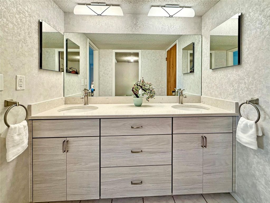 Image 22 of property listing at 9604 CORTEZ ROAD W 421, Bradenton, FL 34210