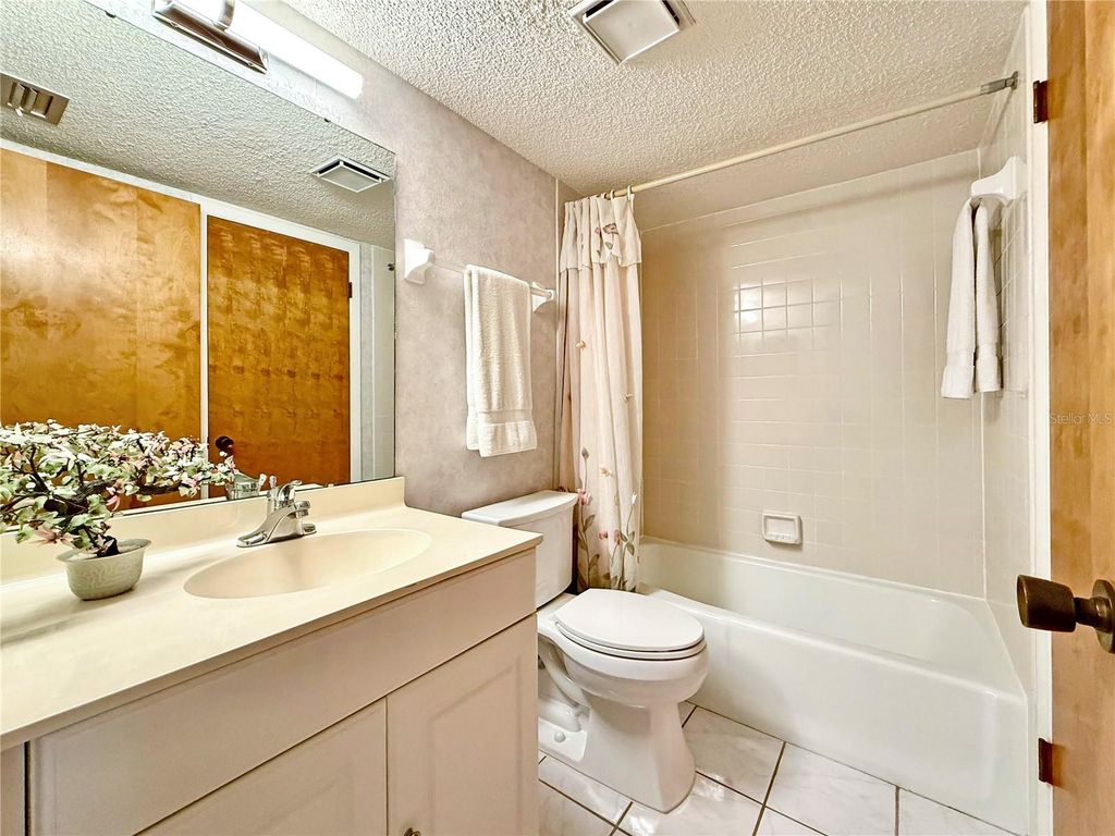 Image 26 of property listing at 9604 CORTEZ ROAD W 421, Bradenton, FL 34210