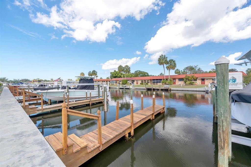 Image 4 of property listing at 9604 CORTEZ ROAD W 421, Bradenton, FL 34210