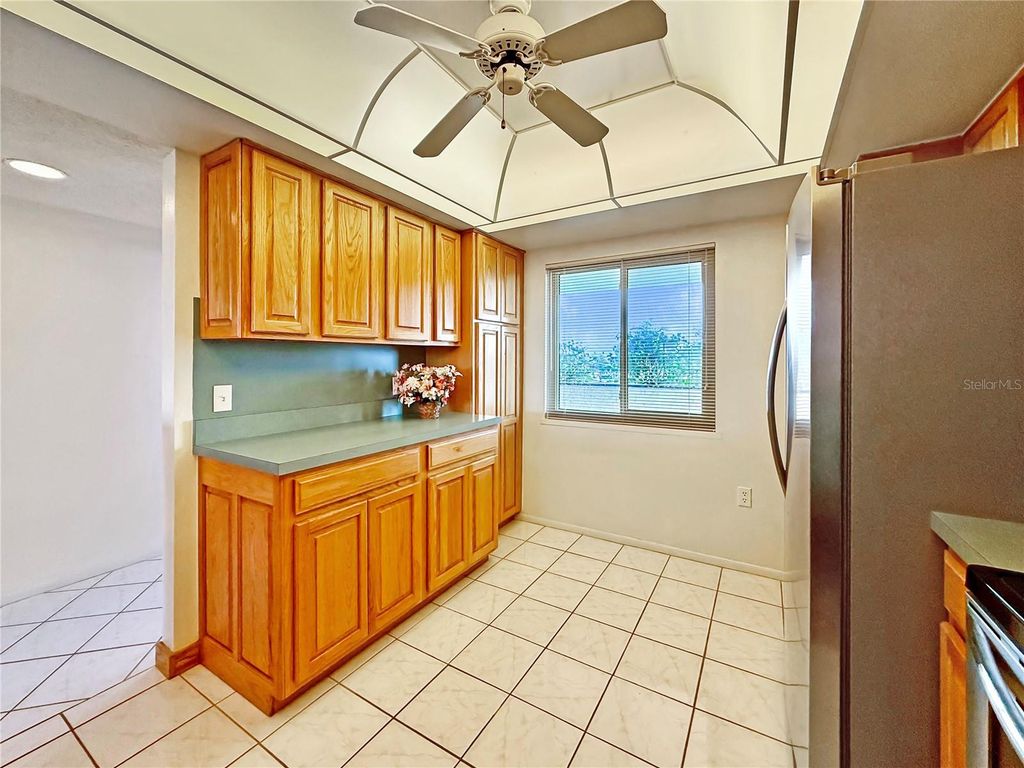 Image 9 of property listing at 9604 CORTEZ ROAD W 421, Bradenton, FL 34210