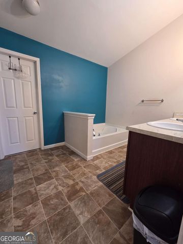 2140 Burns View Lane, Lawrenceville, GA 30044