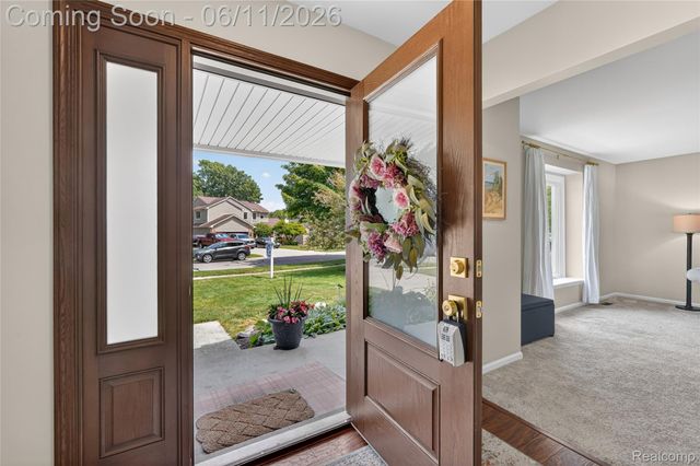 2021 Huntingdon Drive, Wixom, MI 48393