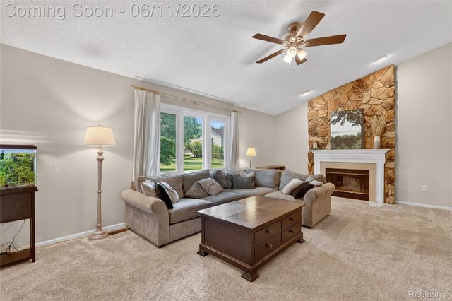 2021 Huntingdon Drive, Wixom, MI 48393
