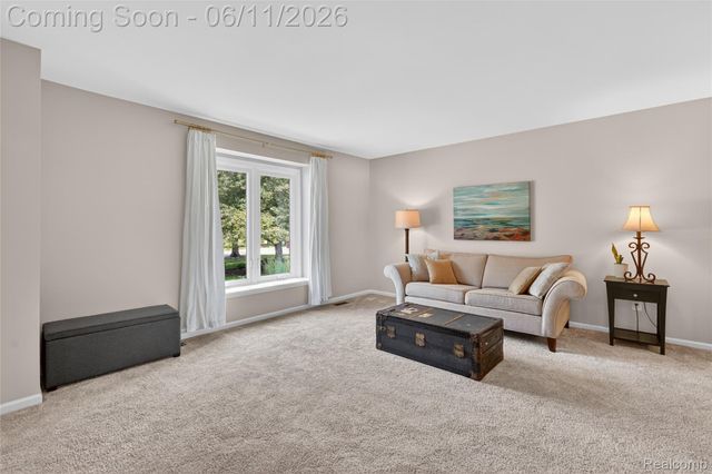2021 Huntingdon Drive, Wixom, MI 48393