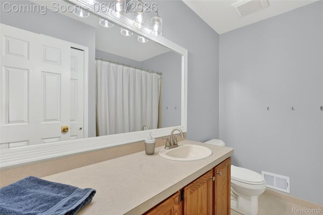 2021 Huntingdon Drive, Wixom, MI 48393