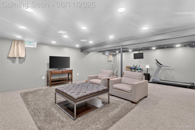2021 Huntingdon Drive, Wixom, MI 48393