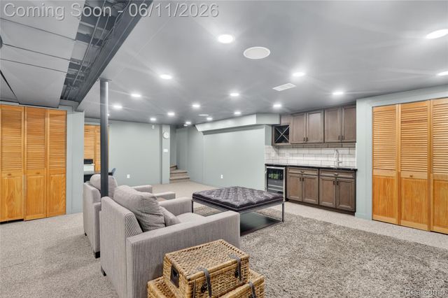 2021 Huntingdon Drive, Wixom, MI 48393